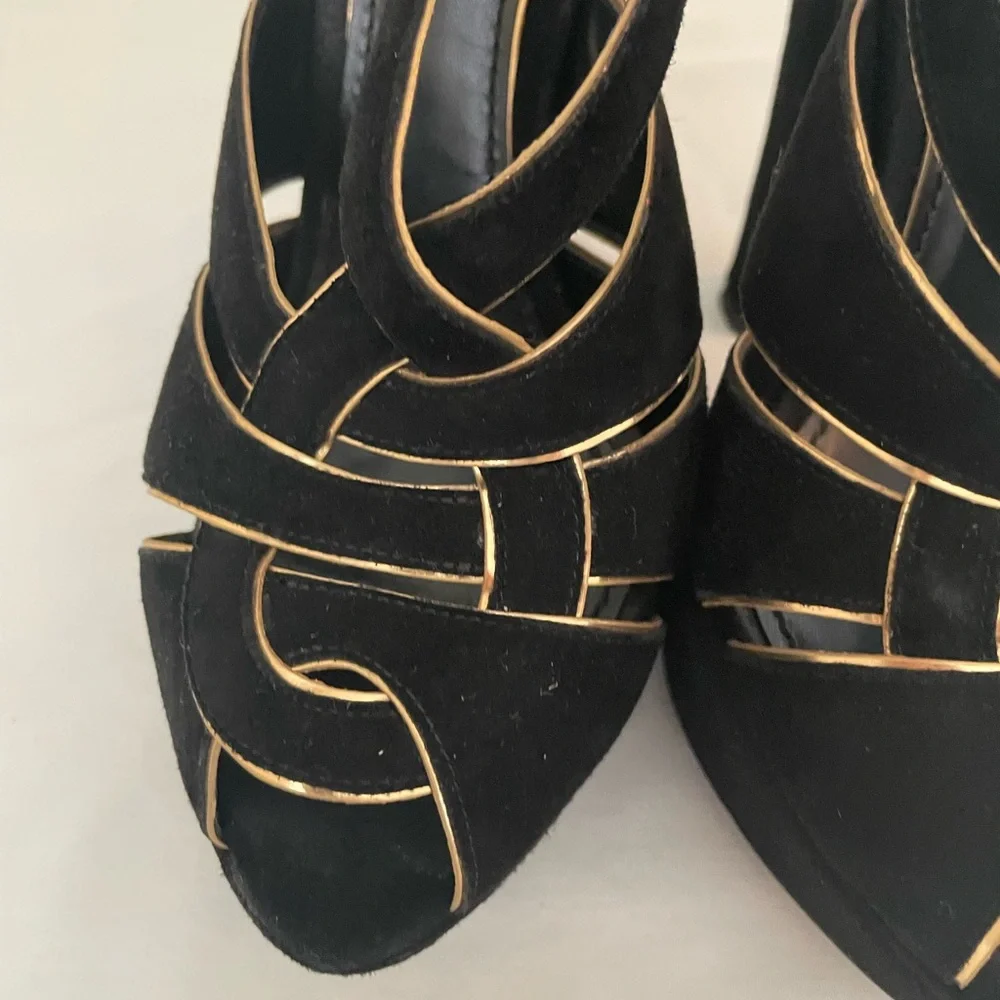 Gold and Black Dolce and Gabbana leather platforms - Picture 10 of 12